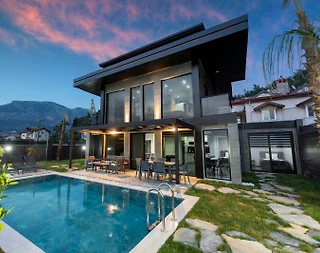 Fethiye Göcek'te Yemyeşil Bahçeli, Özel Havuzlu, Kiralık Villa - 1