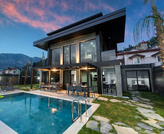 Fethiye Göcek'te Yemyeşil Bahçeli, Özel Havuzlu, Kiralık Villa - 1