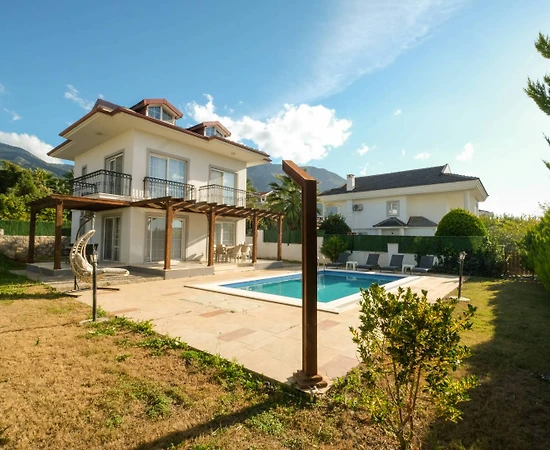 Fethiye Ölüdeniz'de Büyük Bahçeli, Özel Havuzlu, Konforlu Villa - 1
