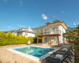 Fethiye Ölüdeniz'de Büyük Bahçeli, Özel Havuzlu, Konforlu Villa - 2