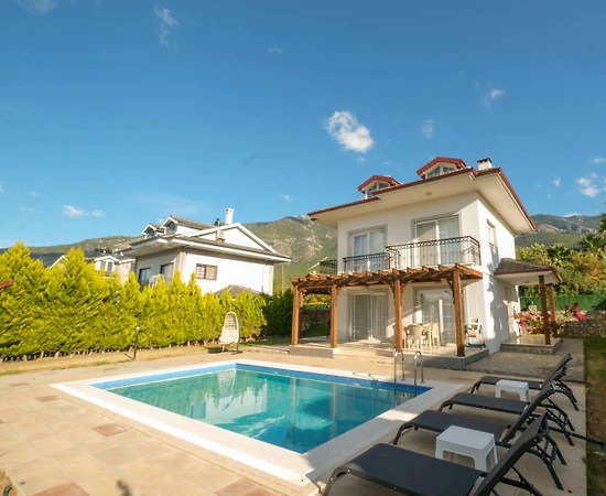 Fethiye Ölüdeniz'de Büyük Bahçeli, Özel Havuzlu, Konforlu Villa - 1