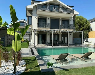 Fethiye Ölüdeniz'de Merkezi Konumda, Özel Havuzlu, Konforlu Villa - 1
