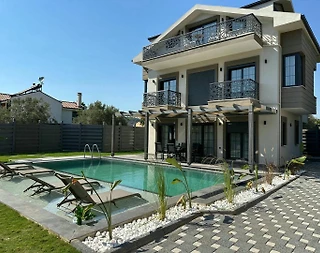 Fethiye Ölüdeniz'de Merkezi Konumda, Özel Havuzlu, Konforlu Villa - 2