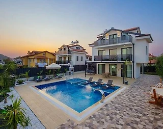 Fethiye Ölüdeniz'de Merkezi Konumda, Özel Havuzlu, Lüks Villa - 2