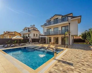 Fethiye Ölüdeniz'de Merkeze Yakın, Özel Havuzlu, Konforlu Villa - 1