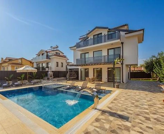 Fethiye Ölüdeniz'de Merkeze Yakın, Özel Havuzlu, Konforlu Villa - 1