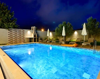 Fethiye Ölüdeniz'de Geniş Ailelere Uygun, Özel Havuzlu, Şık Villa - 5