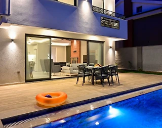 Fethiye Ölüdeniz'de Geniş Ailelere Uygun, Özel Havuzlu, Şık Villa - 2
