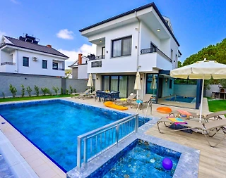 Fethiye Ölüdeniz'de Yeşillikler İçerisinde, Özel Havuzlu, Modern Villa - 1
