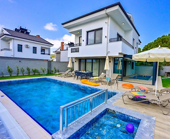 Fethiye Ölüdeniz'de Yeşillikler İçerisinde, Özel Havuzlu, Modern Villa - 1