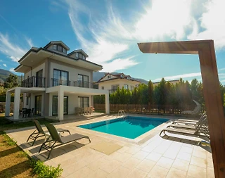 Fethiye Ölüdeniz'de Sakin Konumda, Özel Havuzlu, Geniş ve Modern Villa - 1
