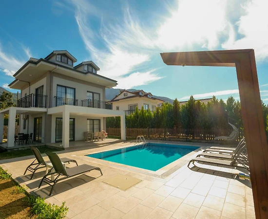 Fethiye Ölüdeniz'de Sakin Konumda, Özel Havuzlu, Geniş ve Modern Villa - 1