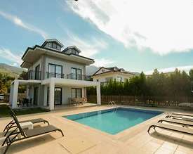 Fethiye Ölüdeniz'de Sakin Konumda, Özel Havuzlu, Geniş ve Modern Villa - 2