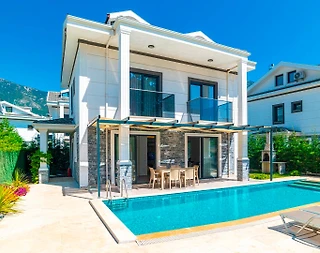 Fethiye Ölüdeniz'de Elverişli Konumda, Özel Havuzlu, 4+1 Şık Villa - 1