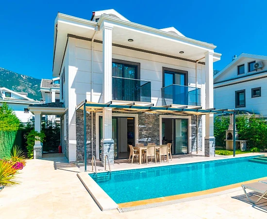 Fethiye Ölüdeniz'de Elverişli Konumda, Özel Havuzlu, 4+1 Kiralık Villa - 1