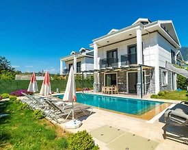 Fethiye Ölüdeniz'de Elverişli Konumda, Özel Havuzlu, 4+1 Kiralık Villa - 3