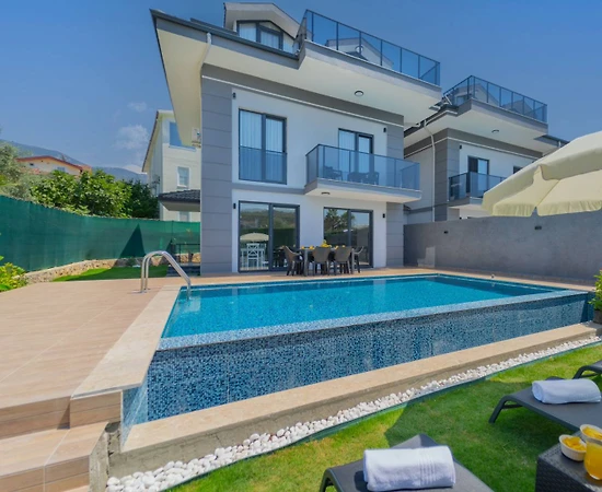 Fethiye Ölüdeniz'de Geniş Ailelere Uygun, Özel Havuzlu, İkiz Villa - 1