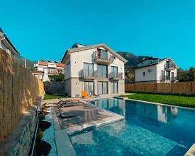 Fethiye Ölüdeniz'de Merkeze Yakın, Açık ve Kapalı Havuzlu, Lüks Villa - 2
