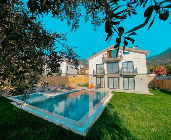 Fethiye Ölüdeniz'de Merkeze Yakın, Açık ve Kapalı Havuzlu, Lüks Villa - 1