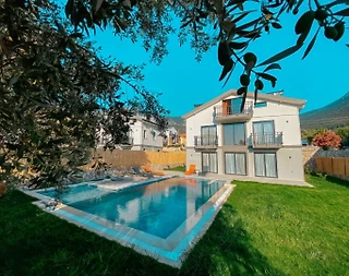 Fethiye Ölüdeniz'de Merkeze Yakın, Açık ve Kapalı Havuzlu, Lüks Villa - 1