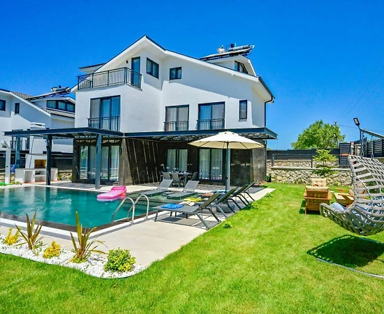 Fethiye Ölüdeniz'de Merkezi Konumda, Özel Havuzlu, 8 Kişilik Villa - 1
