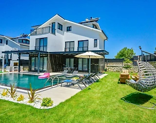 Fethiye Ölüdeniz'de Merkezi Konumda, Özel Havuzlu, 8 Kişilik Villa - 1