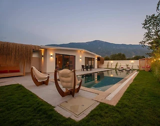 Fethiye Ölüdeniz'de Sakin Konumda, Özel Havuzlu, Modern Villa - 1