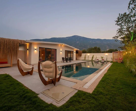 Fethiye Ölüdeniz'de Sakin Konumda, Özel Havuzlu, Modern Villa - 1