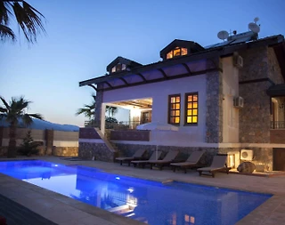 Fethiye Ölüdeniz'de Geniş Alanlara Sahip, Özel Havuzlu, Modern Villa - 3