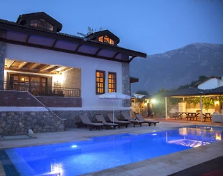 Fethiye Ölüdeniz'de Geniş Alanlara Sahip, Özel Havuzlu, Modern Villa - 1