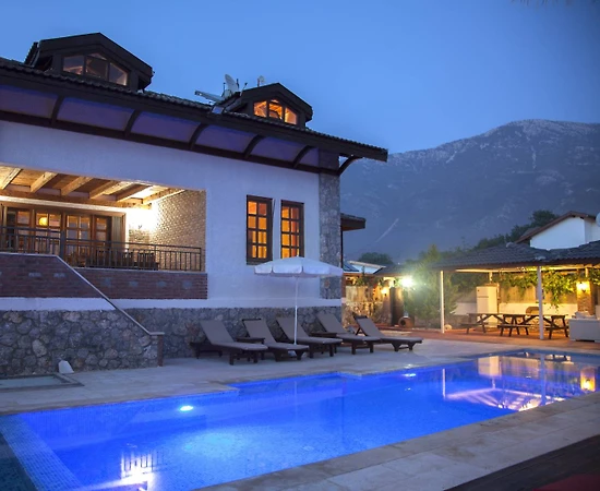 Fethiye Ölüdeniz'de Geniş Alanlara Sahip, Özel Havuzlu, Modern Villa - 1