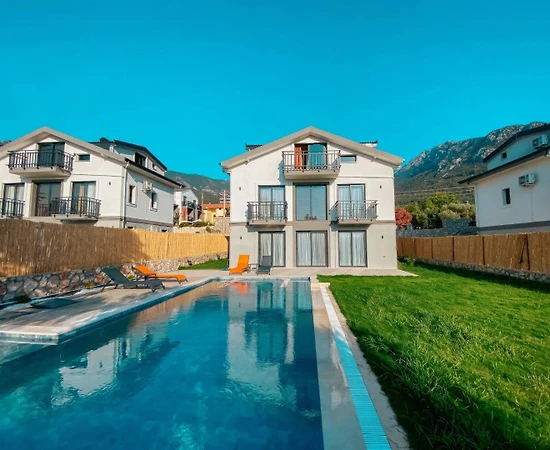 Fethiye'de Yemyeşil Bahçeli, Özel Havuzlu, Saunalı ve Jakuzili Villa - 1