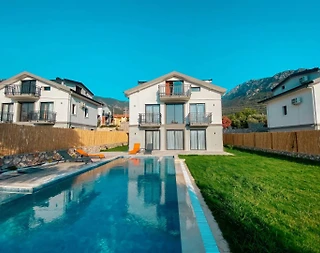 Fethiye'de Yemyeşil Bahçeli, Özel Havuzlu, Saunalı ve Jakuzili Villa - 1