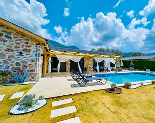 Fethiye İncirköy'de Yemyeşil Doğada, Özel Havuzlu, Lüks Taş Ev - 2