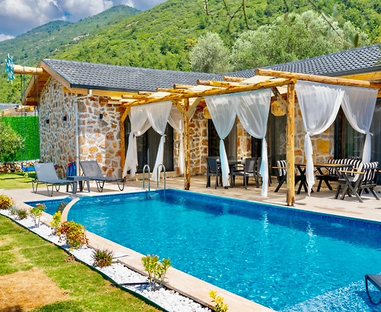 Fethiye İncirköy'de Yemyeşil Doğada, Özel Havuzlu, Lüks Taş Ev - 1