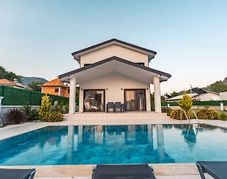 Fethiye İnlice'de Geniş Bahçeli, Özel Havuzlu, Ferah Villa - 1