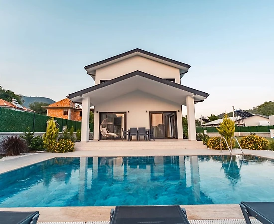 Fethiye İnlice'de Geniş Bahçeli, Özel Havuzlu, Ferah Villa - 1