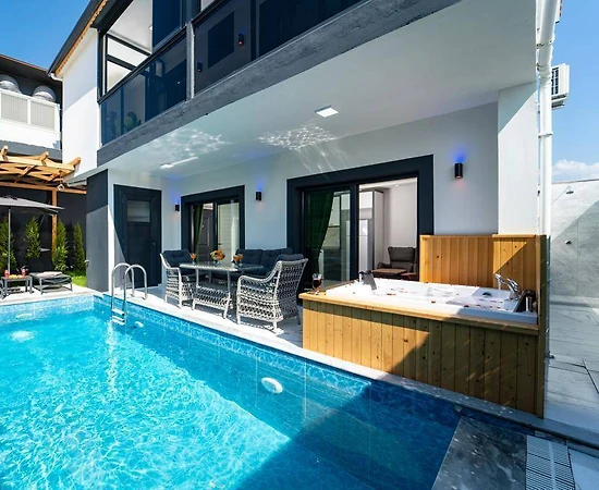 Fethiye Karaçulha'da Sakin Konumda, Özel Havuzlu, Konforlu Villa - 1