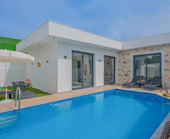 Fethiye Karaçulha'da Merkezi Konumda, Özel Havuzlu, 4 Kişilik Villa - 1
