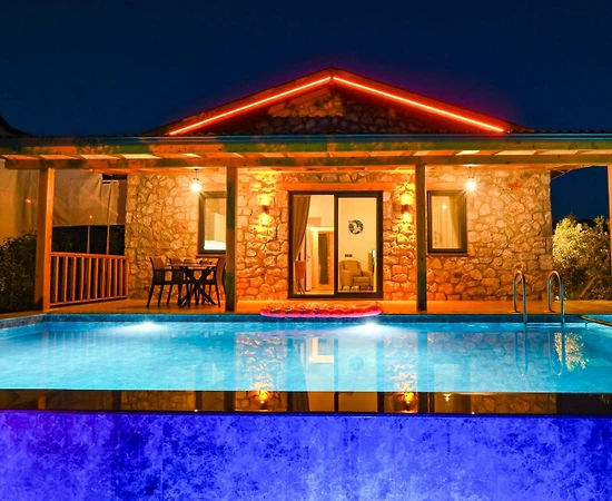 Fethiye Karaçulha'da Korunaklı, Özel Havuzlu, 4 Kişilik Kiralık Villa - 1