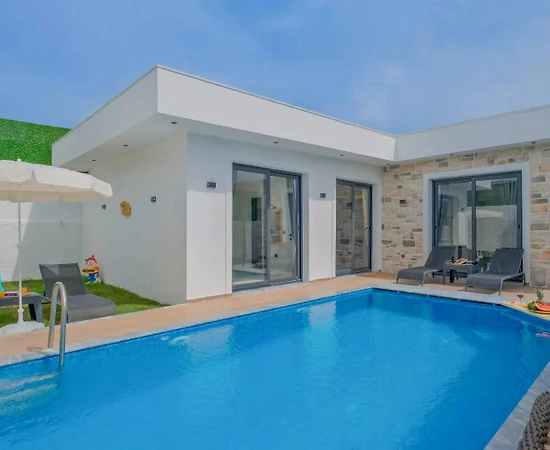 Fethiye Karaçulha'da Merkezi Konumda, Özel Havuzlu, 4 Kişilik Villa - 1