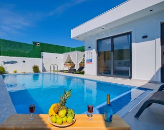 Fethiye Karaçulha'da Merkezi Konumda, Özel Havuzlu, 4 Kişilik Villa - 1