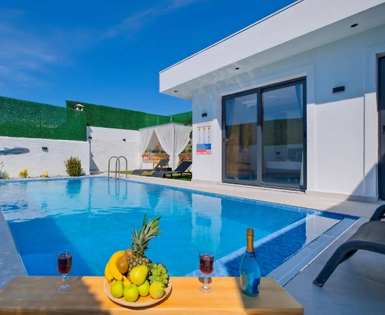 Fethiye Karaçulha'da Merkezi Konumda, Özel Havuzlu, 4 Kişilik Villa - 1