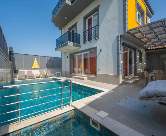 Fethiye Karaçulha'da Modern Tasarıma Sahip, Özel Havuzlu, Kiralık Villa - 1