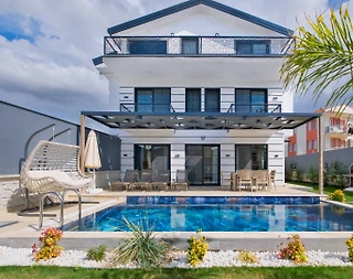 Fethiye Karaçulha'da Modern Tasarımlı, Özel Havuzlu, Bahçeli Villa - 1