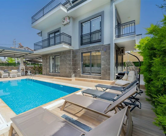 Fethiye Karaçulha'da Modern Tasarımlı, Özel Havuzlu, Lüks Villa - 1