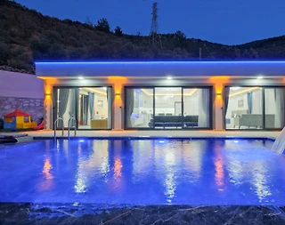 Fethiye Karaçulha'da Orman Manzaralı, Özel Havuzlu, Oyun Alanlı Villa - 1