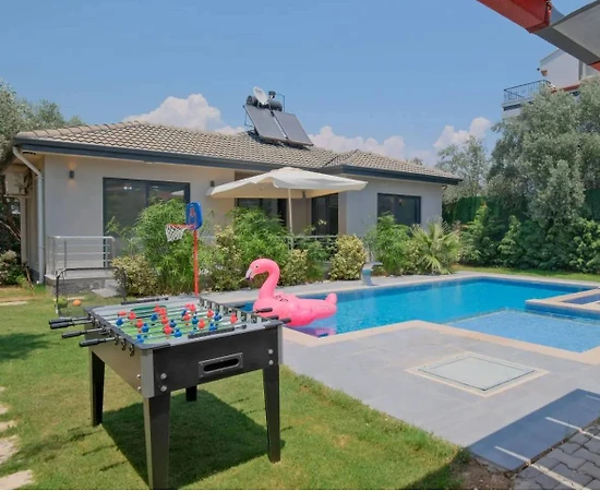 Fethiye Karaçulha'da Yemyeşil Bahçeli, Özel Havuzlu, Jakuzili Villa - 1