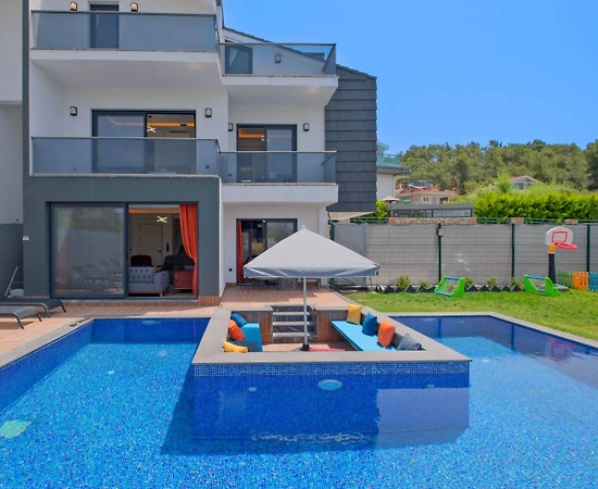 Fethiye Karagedik'te Doğa Manzaralı, Özel Havuzlu, Bahçeli Villa - 1