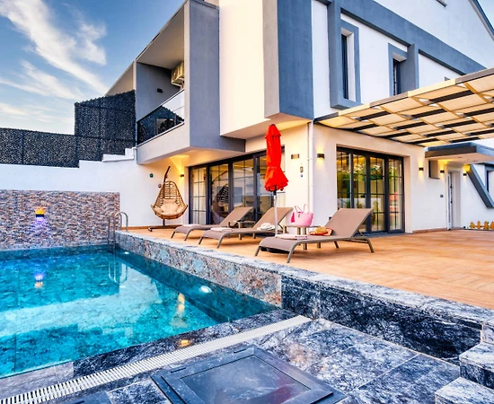Fethiye Karagedik'te Geniş Ailelere Uygun, Özel Havuzlu, 3+1 Villa - 1